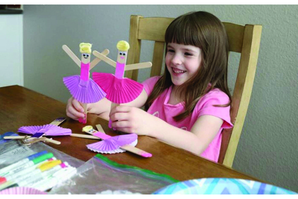  ساخت عروسک‌های نمایشی با چوب بستنی برای کودکان